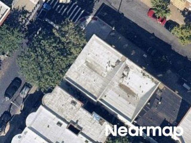 E 181st St