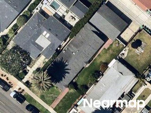 E 18th St