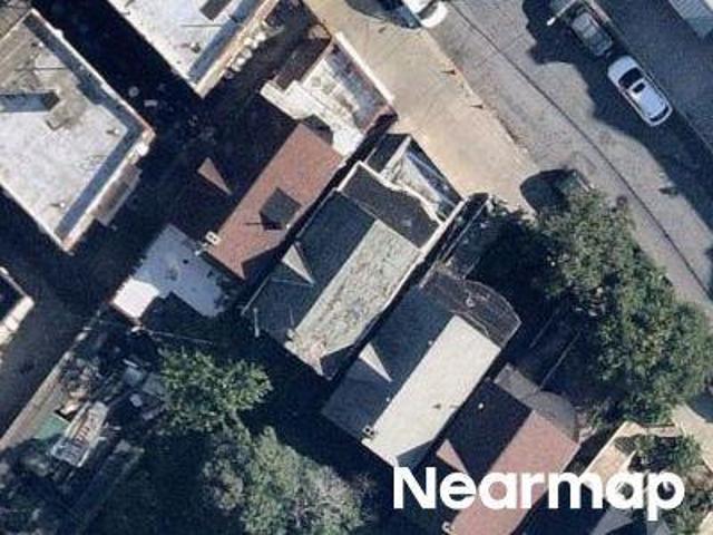 E 198th St
