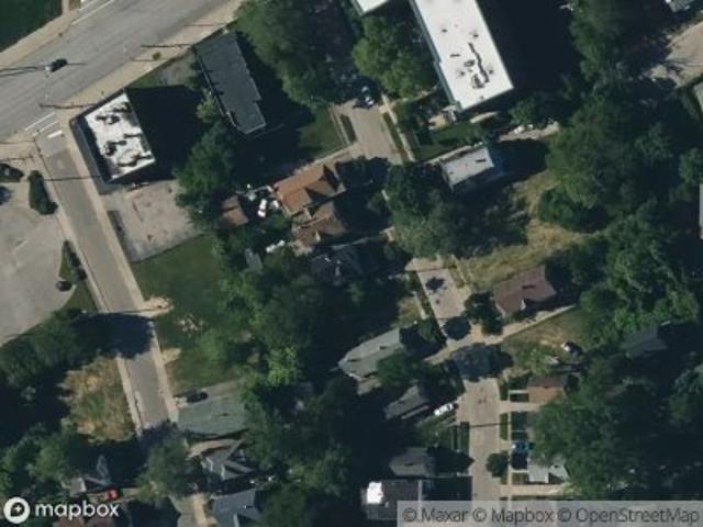 E 100th St