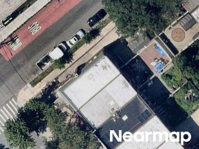 E 101st St