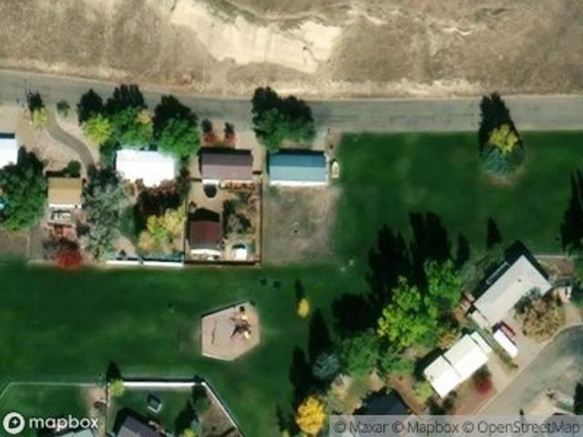 E 10th St