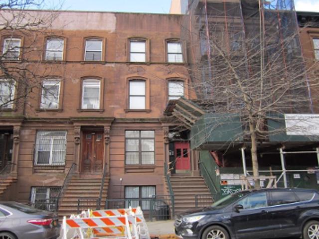 E 120th St