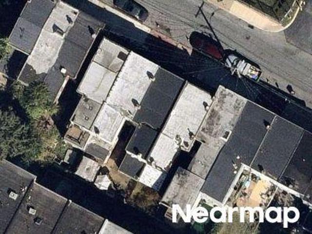 E 12th St