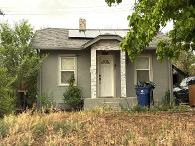 E 12th St