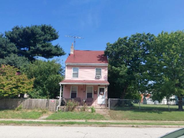 E 13th St