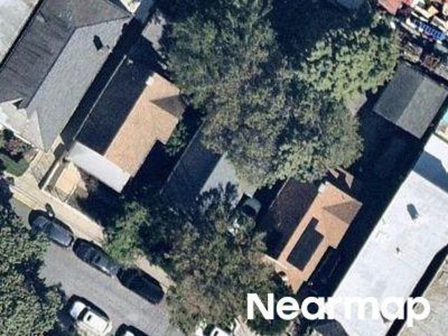 E 243rd St