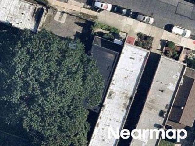 E 242nd St