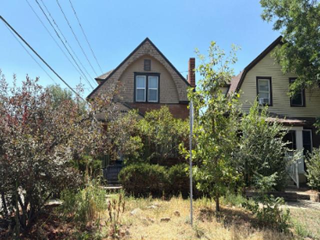 E 25th Ave