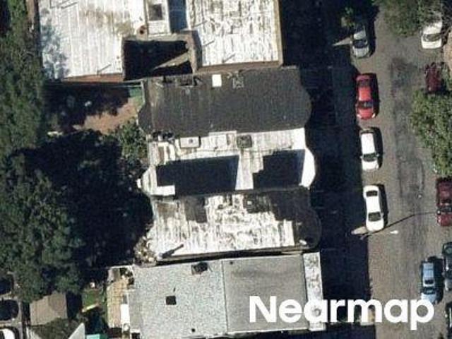 E 22nd St
