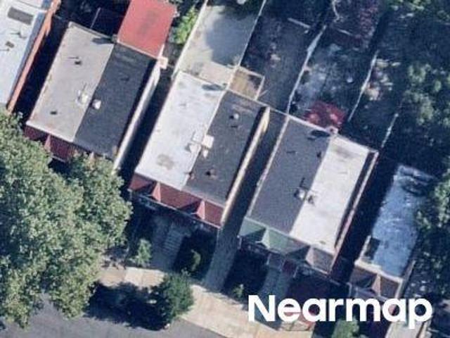 E 230th St