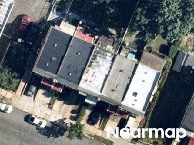 E 231st St