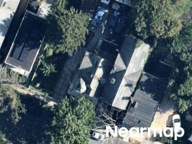 E 232nd St