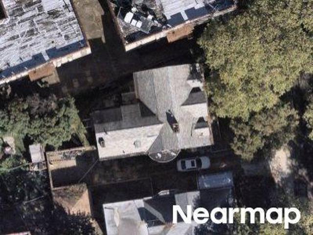 E 23rd St
