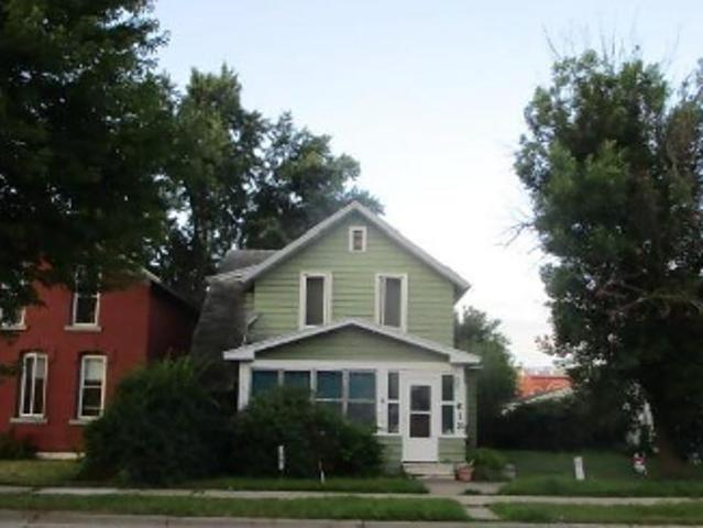 E 2nd St