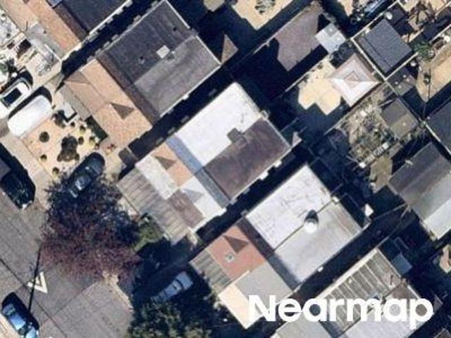 E 35th St