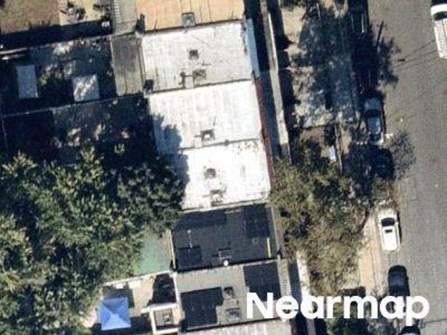 E 35th St