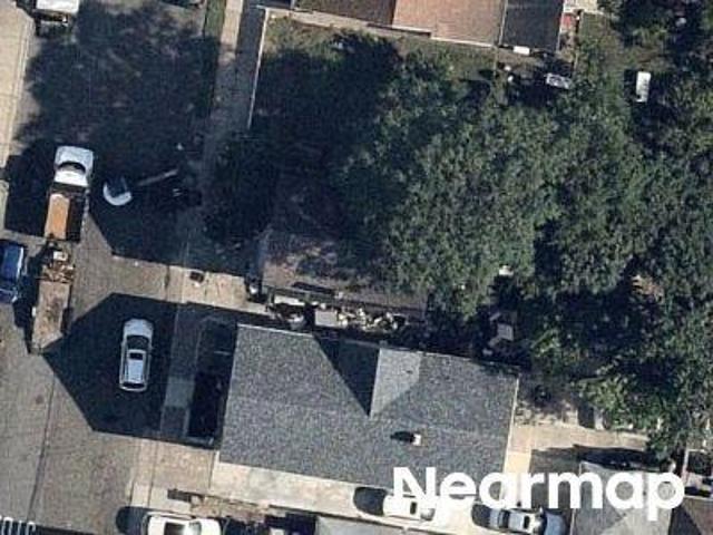 E 30th St