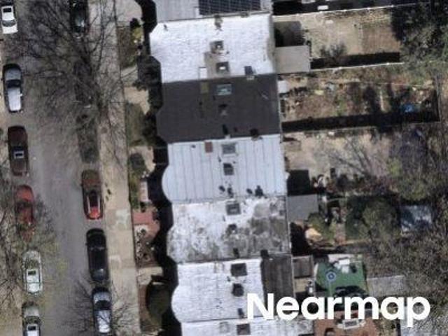 E 31st St