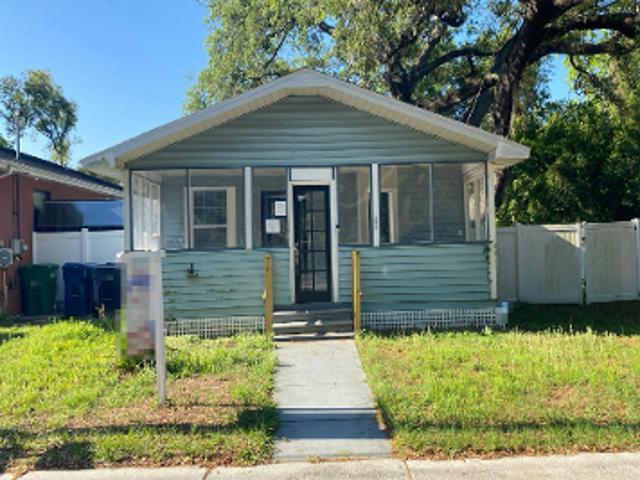 E 33rd Ave