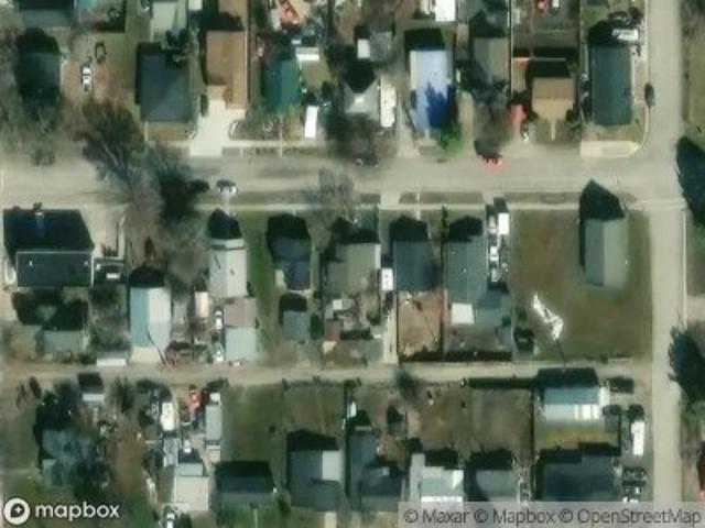 E 3rd St