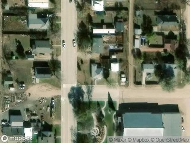 E 3rd St