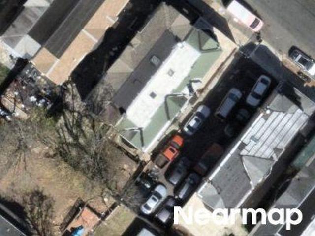 E 3rd St