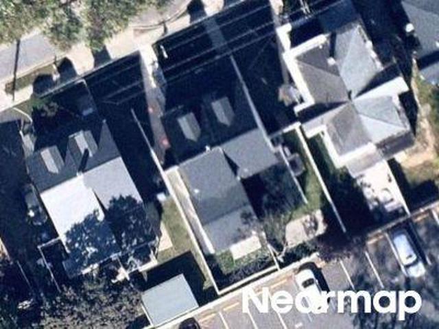 E 3rd St