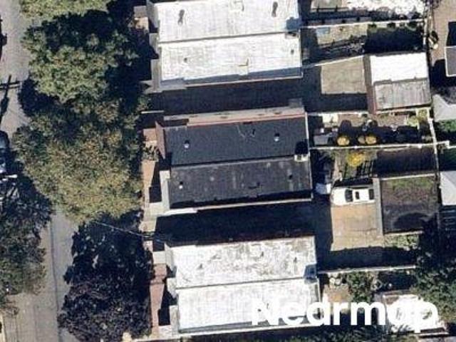E 48th St