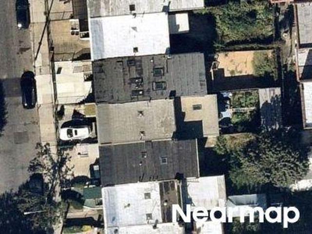 E 51st St