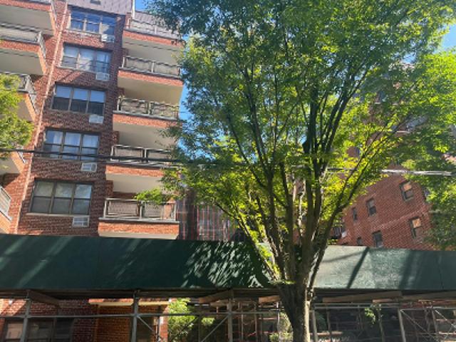 E 53rd St