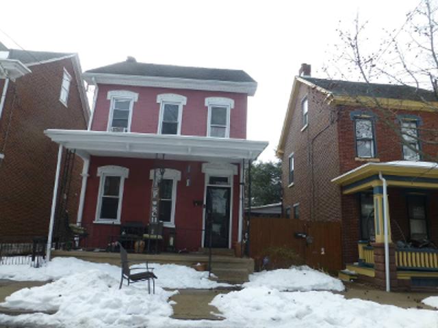 E 5th St
