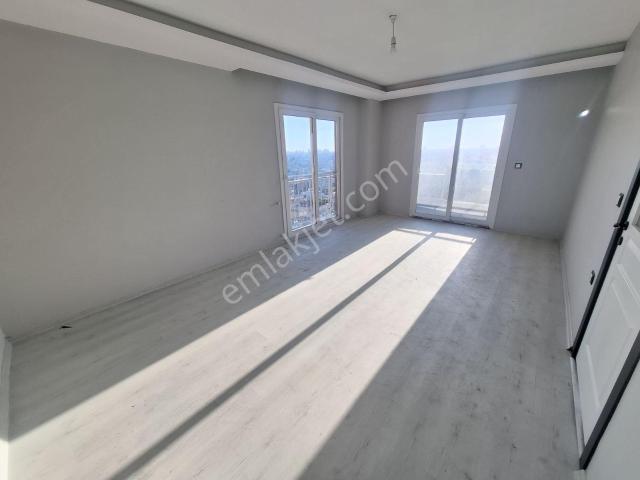 E 5 Yoluna Çok Yakın Özel Güvenlikli Acill Satılık 3+1 Daire