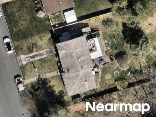 E 7th St
