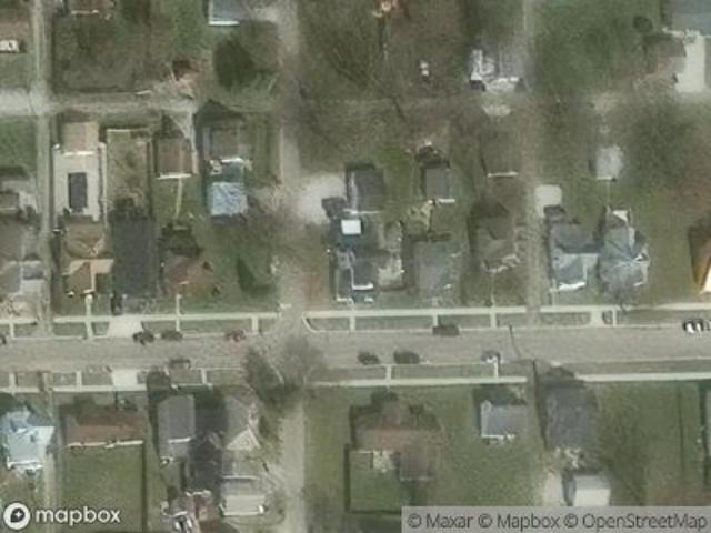 E 8th St
