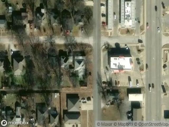 E 8th St