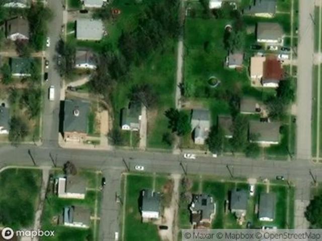 E 8th St