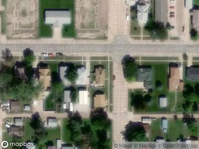 E 8th St