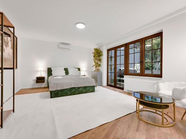 EC: Apartments: Palais Royal | 2 Bedrooms | Spacious 149 sqm | Terrace | For 6 Guests, Solingen Amsterdam Apartments for Rent