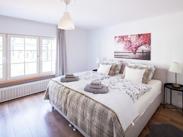 EC Apartments: Royal Suite | Kitchen | 4 Guests, Solingen Amsterdam Apartments for Rent