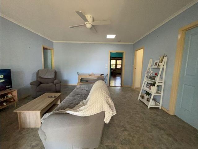 ECO FRIENDLY LIVING W/ SOLAR & BATTERY SYSTEM !