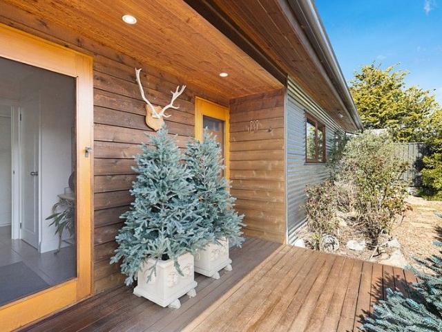 Private Eco Friendly Home in the Heart of Town Walk to Lake, Shops & Cafés