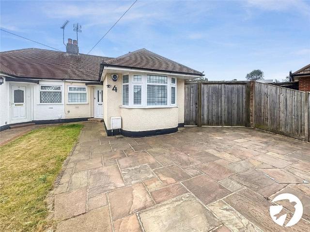 Eccleston Close, Orpington, BR6 4 bed bungalow to rent £2,850 pcm £658 pw