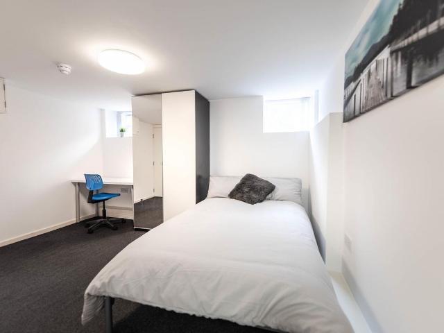 Eccles M30, 8 bed shared accommodation to rent, £790 pcm | PrimeLocation