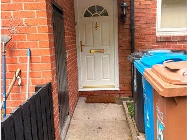 Eccles, Manchester M30, 2 bed flat to rent, £1,000 pcm | PrimeLocation