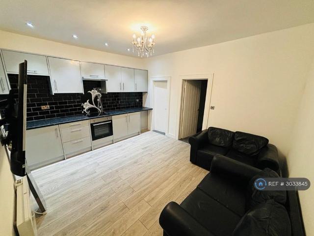 Eccles, Manchester, M30 2 bed flat to rent £995 pcm £230 pw