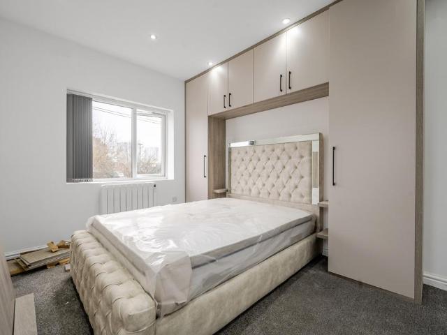 Eccles New Road, Salford, Lancashire, M5 Studio to rent £850 pcm £196 pw