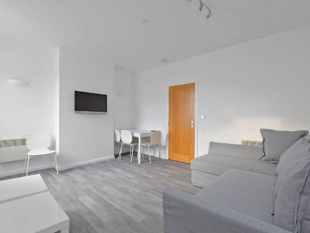 Ecclesall Road, Ecclesall, Sheffield S11, 3 bed flat to rent, £1,200 pcm | PrimeLocation
