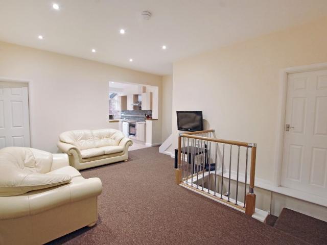 Ecclesall Road, Ecclesall, Sheffield S11, 3 bed flat to rent, £1,200 pcm | PrimeLocation