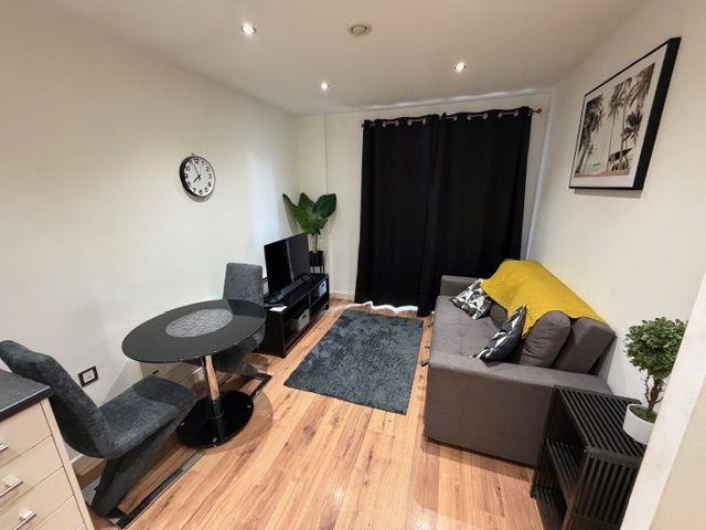 Ecclesall Road, Sheffield S11, 1 bed flat to rent, £895 pcm | PrimeLocation